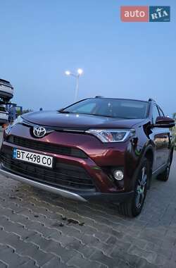 Внедорожник / Кроссовер Toyota RAV4 2017 в 