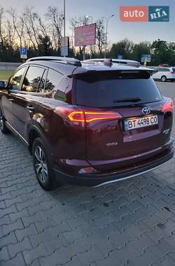 Внедорожник / Кроссовер Toyota RAV4 2017 в 