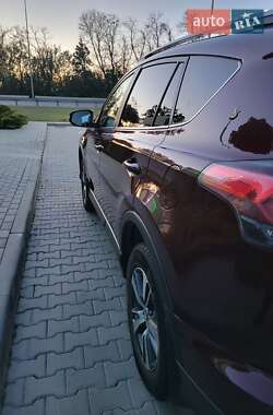 Внедорожник / Кроссовер Toyota RAV4 2017 в 