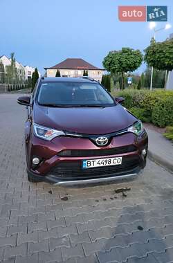 Внедорожник / Кроссовер Toyota RAV4 2017 в 
