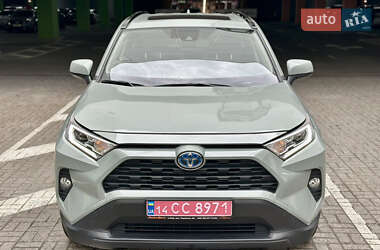 Позашляховик / Кросовер Toyota RAV4 2020 в 