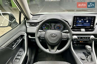 Позашляховик / Кросовер Toyota RAV4 2020 в 