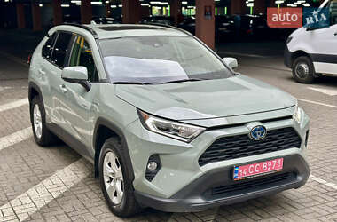Позашляховик / Кросовер Toyota RAV4 2020 в 
