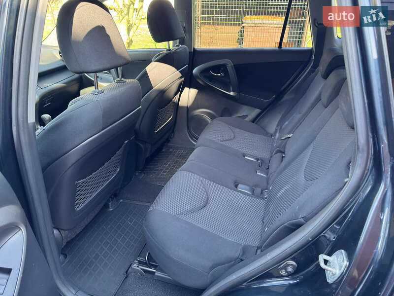 Позашляховик / Кросовер Toyota RAV4 2010 в Хусті