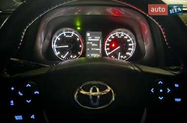 Внедорожник / Кроссовер Toyota RAV4 2017 в 