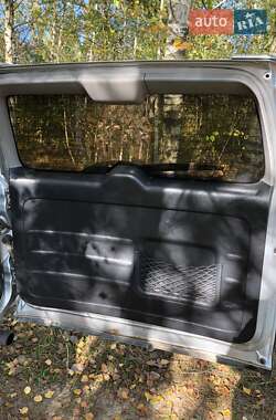 Позашляховик / Кросовер Toyota RAV4 2004 в 