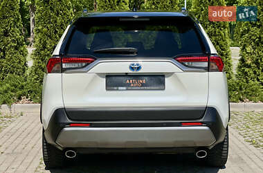 Позашляховик / Кросовер Toyota RAV4 2020 в 