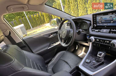 Позашляховик / Кросовер Toyota RAV4 2020 в 