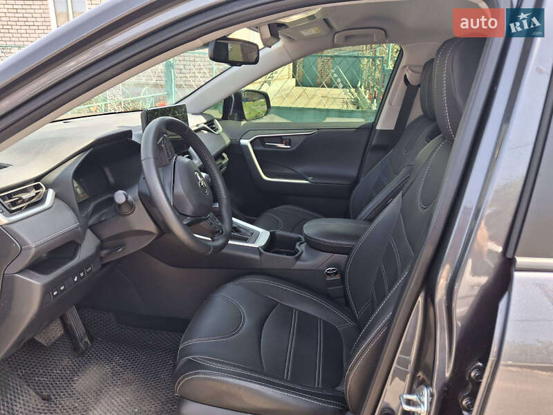 Позашляховик / Кросовер Toyota RAV4 2023 в Марганці