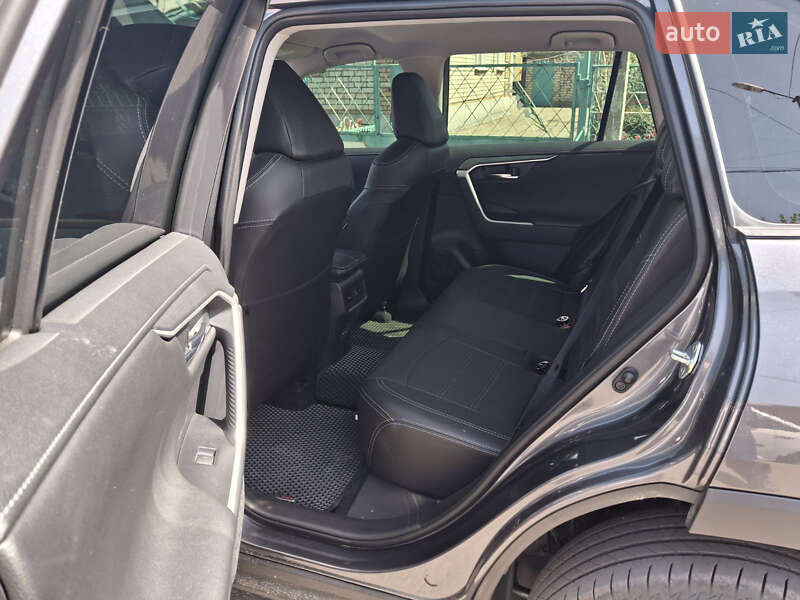 Позашляховик / Кросовер Toyota RAV4 2023 в Марганці