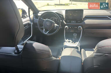 Позашляховик / Кросовер Toyota RAV4 2020 в 