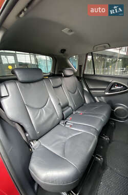 Позашляховик / Кросовер Toyota RAV4 2011 в 