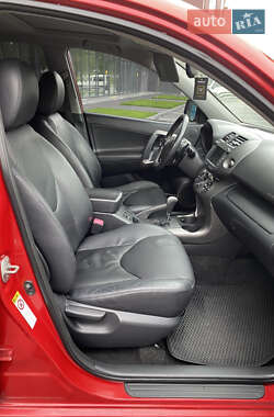 Позашляховик / Кросовер Toyota RAV4 2011 в 
