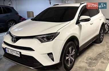 Позашляховик / Кросовер Toyota RAV4 2018 в Дніпрі