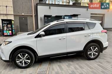 Внедорожник / Кроссовер Toyota RAV4 2018 в 