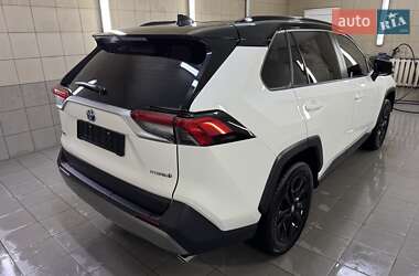 Внедорожник / Кроссовер Toyota RAV4 2023 в 