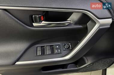 Внедорожник / Кроссовер Toyota RAV4 2023 в 