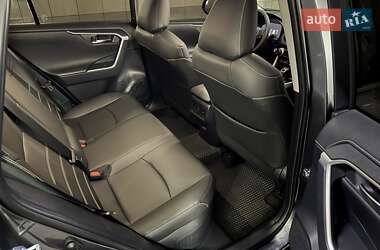 Внедорожник / Кроссовер Toyota RAV4 2024 в 