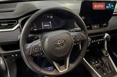Внедорожник / Кроссовер Toyota RAV4 2024 в 