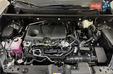 Внедорожник / Кроссовер Toyota RAV4 2024 в 