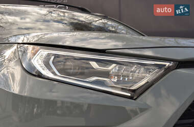 Позашляховик / Кросовер Toyota RAV4 2019 в 