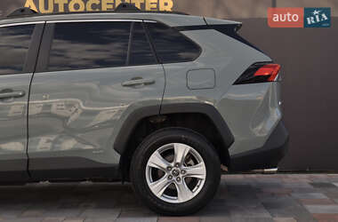 Позашляховик / Кросовер Toyota RAV4 2019 в 