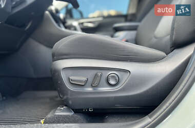 Позашляховик / Кросовер Toyota RAV4 2019 в 