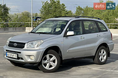 Внедорожник / Кроссовер Toyota RAV4 2005 в 
