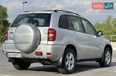 Внедорожник / Кроссовер Toyota RAV4 2005 в 