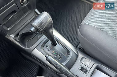 Внедорожник / Кроссовер Toyota RAV4 2005 в 