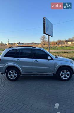 Позашляховик / Кросовер Toyota RAV4 2004 в 