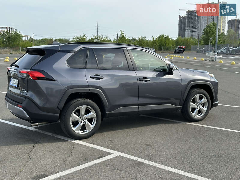 Позашляховик / Кросовер Toyota RAV4 2021 в Києві
