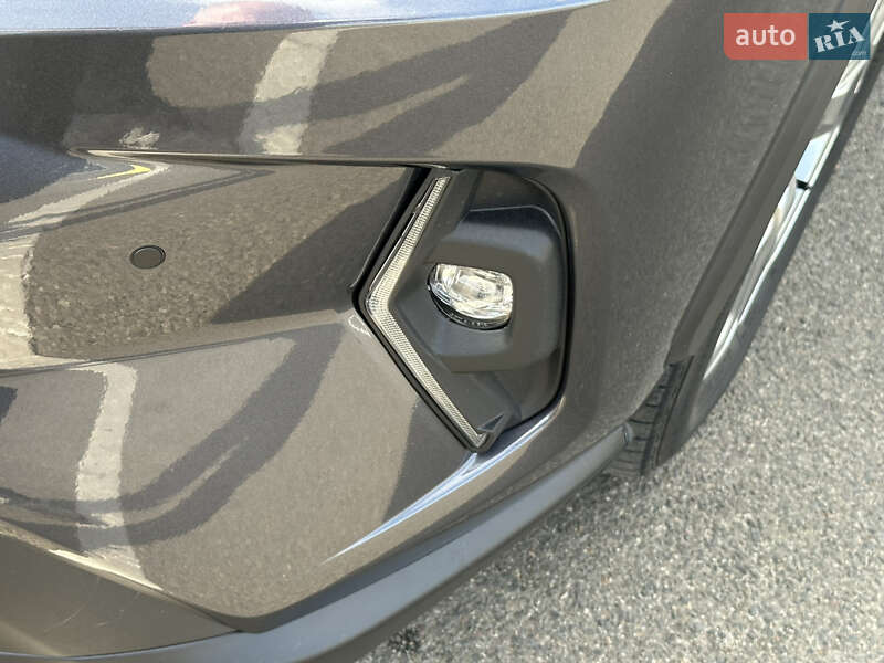 Позашляховик / Кросовер Toyota RAV4 2021 в Києві