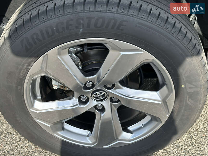Позашляховик / Кросовер Toyota RAV4 2021 в Києві