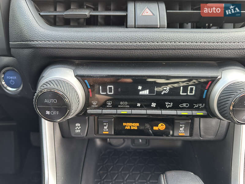 Позашляховик / Кросовер Toyota RAV4 2021 в Києві