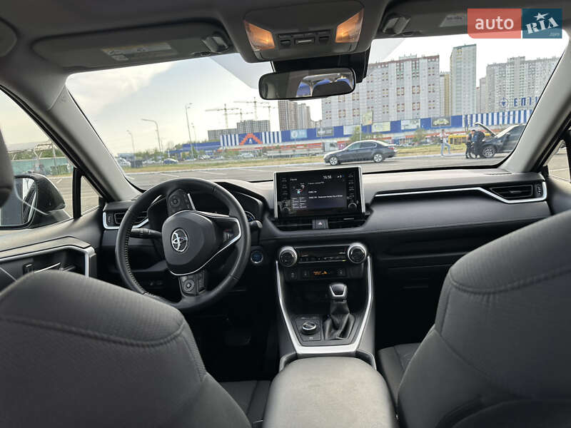 Позашляховик / Кросовер Toyota RAV4 2021 в Києві