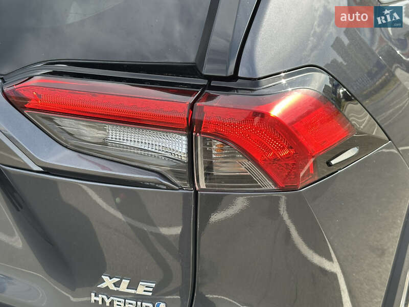 Позашляховик / Кросовер Toyota RAV4 2021 в Києві