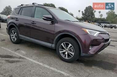 Внедорожник / Кроссовер Toyota RAV4 2016 в 