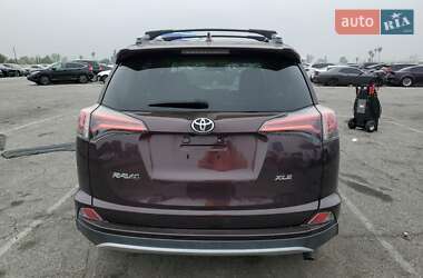 Внедорожник / Кроссовер Toyota RAV4 2016 в 