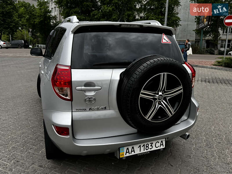 Позашляховик / Кросовер Toyota RAV4 2006 в Києві
