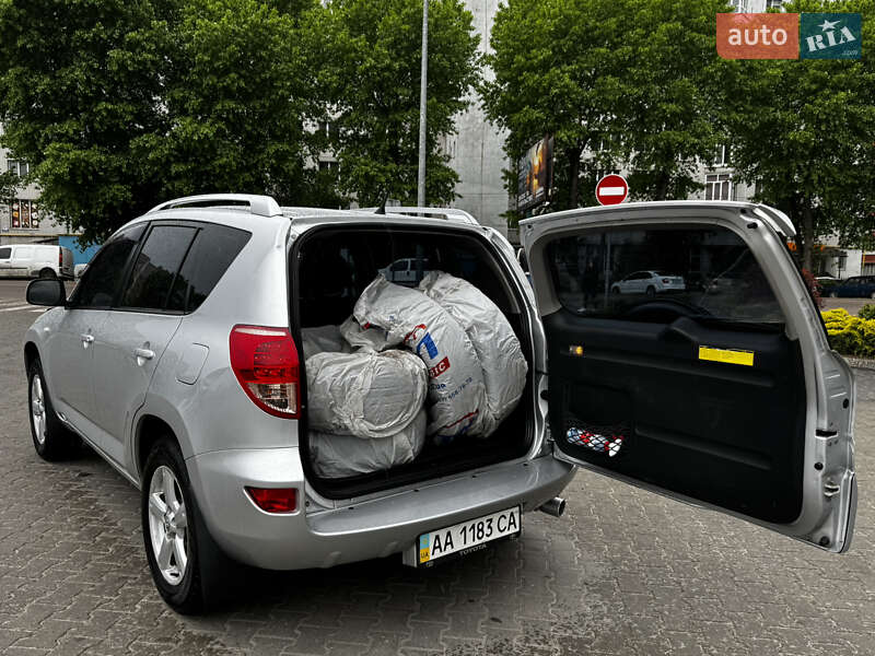 Позашляховик / Кросовер Toyota RAV4 2006 в Києві
