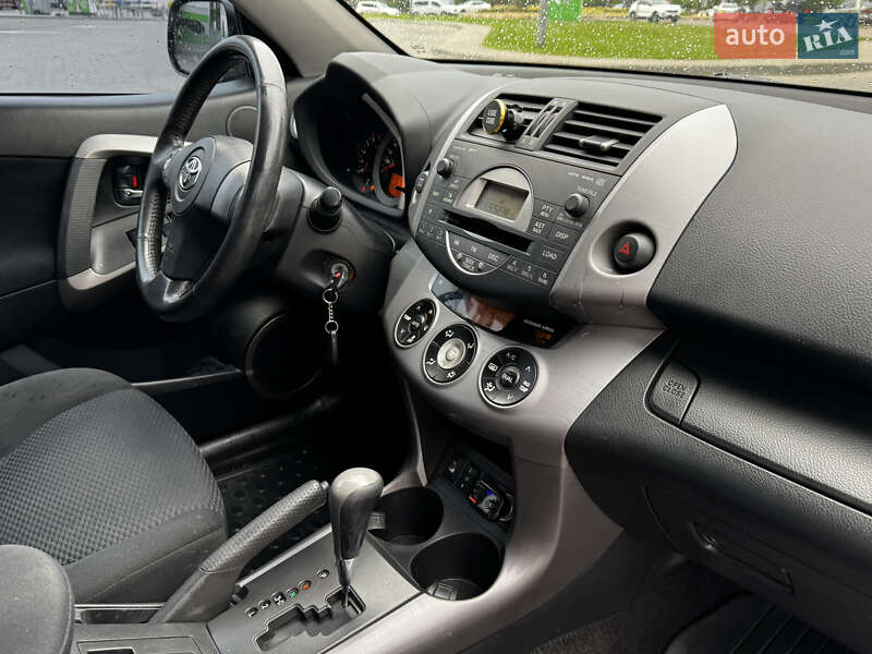 Позашляховик / Кросовер Toyota RAV4 2006 в Києві