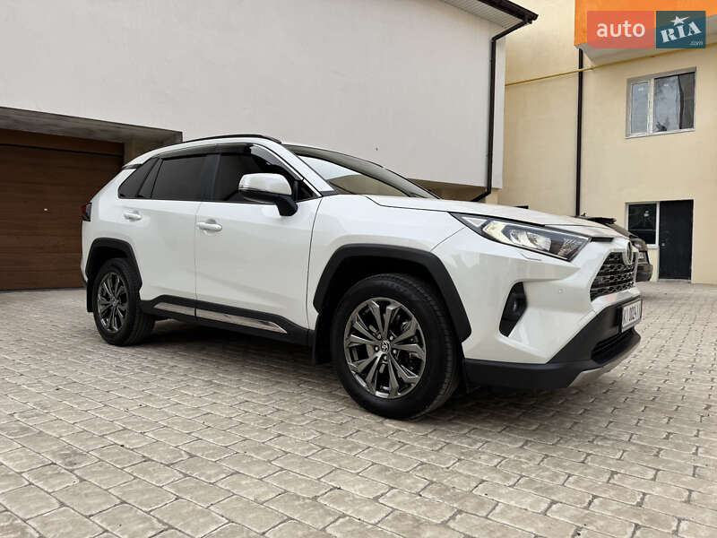 Позашляховик / Кросовер Toyota RAV4 2023 в Львові