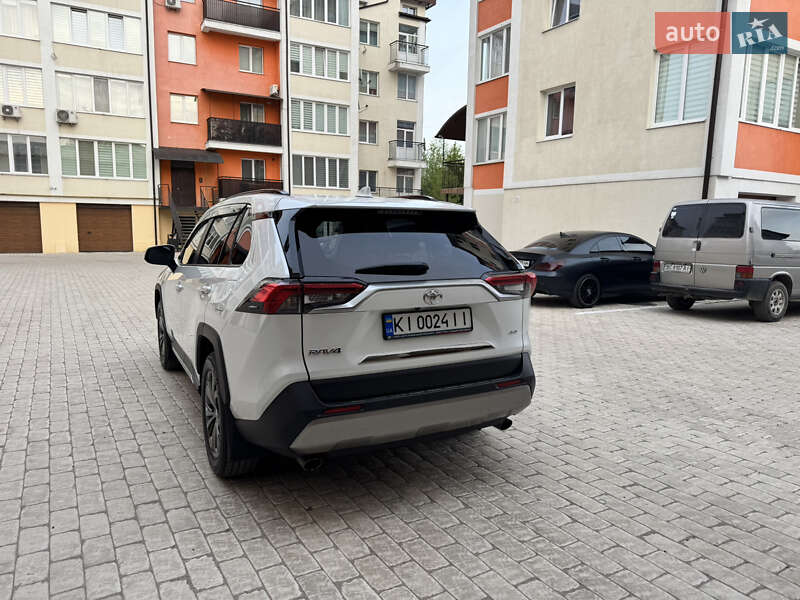 Позашляховик / Кросовер Toyota RAV4 2023 в Львові