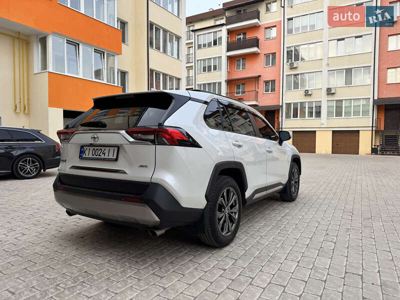 Позашляховик / Кросовер Toyota RAV4 2023 в Львові