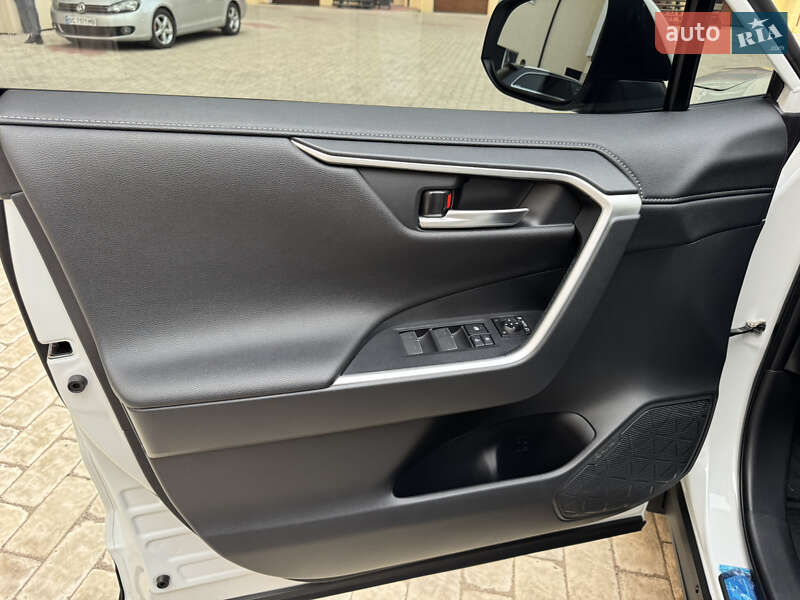 Позашляховик / Кросовер Toyota RAV4 2023 в Львові