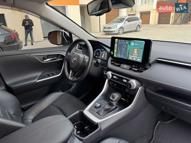 Позашляховик / Кросовер Toyota RAV4 2023 в Львові
