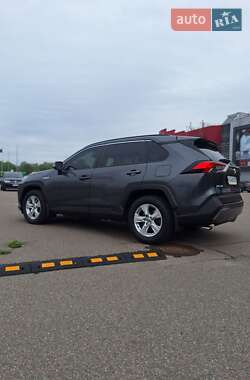 Позашляховик / Кросовер Toyota RAV4 2020 в 
