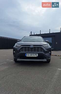 Позашляховик / Кросовер Toyota RAV4 2020 в 