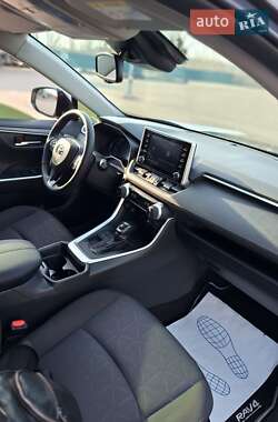 Позашляховик / Кросовер Toyota RAV4 2020 в 